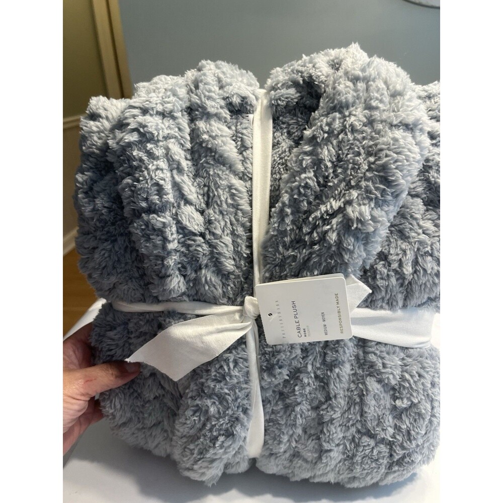 Pottery Barn Gray Cable Plush Robe Sz M - 24x44” - Picture 3 of 9